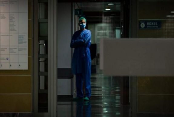 Koronavírus: egy nap alatt 185-en haltak meg Nagy-Britanniában