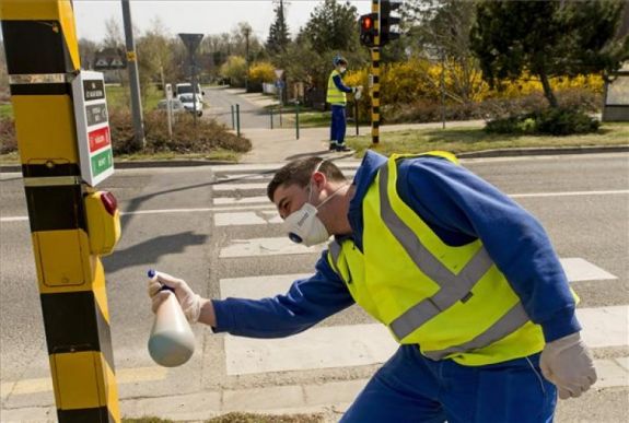 Nőtt az azonosított fertőzöttek száma Magyarországon, meghalt egy újabb beteg