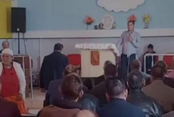 Vallásos összejövetelt tartottak egy Galac megyei községben