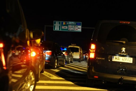 Hivatalos: csütörtök estétől csak teherautók hajthatnak át ezen a határátkelőn