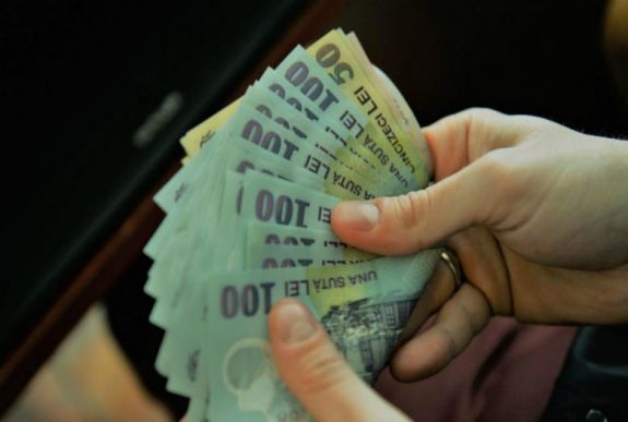 Kényszerszabadság: elfogadta a képviselőház a juttatásokról szóló törvényt