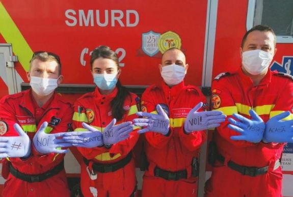 „Előfordult már, hogy sírva fakadtak a fertőzöttek” – hétköznapi hősök: a mentősök