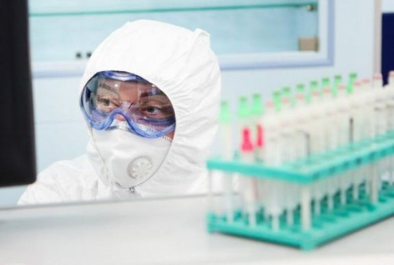 Oroszországban csaknem ezerrel nőtt a fertőzöttek száma