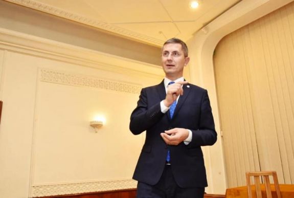 Dan Barna: az államnak kellene feláldoznia magát az emberek helyett