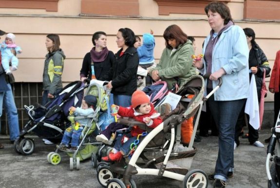 Ezek a kisgyermekes családokat támogató intézkedések vannak érvényben a szükségállapot idején
