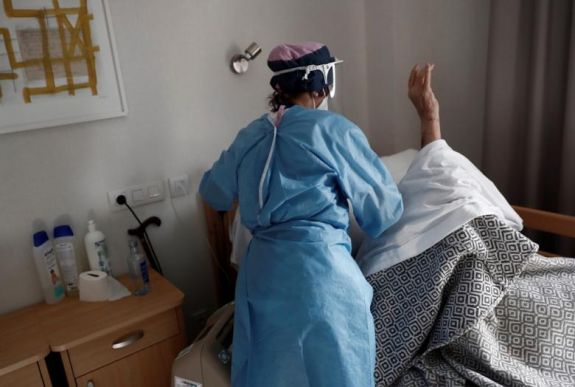 Spanyolországban tovább mérséklődik a járvány miatti halálozás mértéke