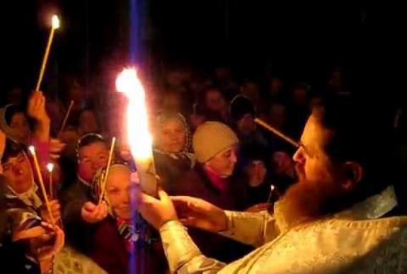 A főmikrobiológus is bírálta az ortodox híveknek tett húsvéti engedményeket