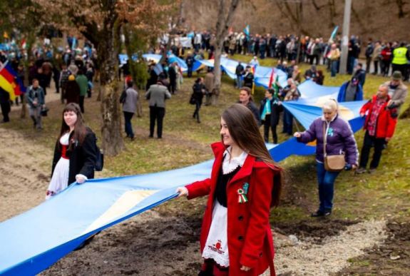 Csaknem 150 ezer aláírást gyűjtött az RMDSZ a nemzeti régiókért