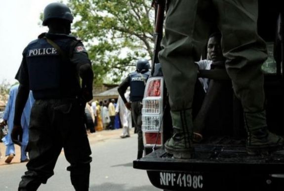 Több embert ölt meg a rendőrség Nigériában a járvány ürügyén, mint maga a vírus