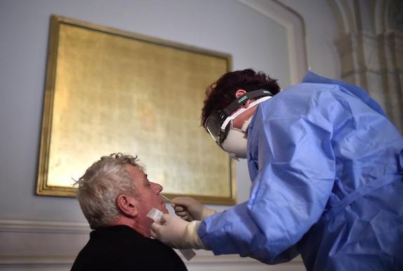 A múlt héten 10 százalékkal csökkent az új fertőzéses esetek száma