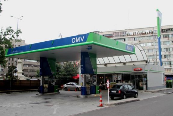 Miért csak araszol lefelé az üzemanyag ára a hazai kutaknál, miközben a kőolajé zuhan?