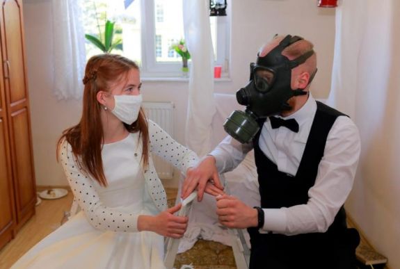 „Mintha csak eljátszottuk volna” – így zajlott a tiltás előtti utolsó polgári esküvő Kolozsváron