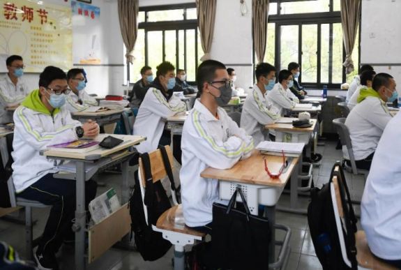 Négyszer nagyobb lehetett a jelentettnél a koronavírus-járvány első hulláma Kínában