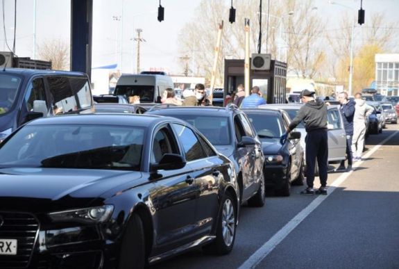 Enyhülés: az átutazók nappal is keresztül haladhatnak Magyarország területén