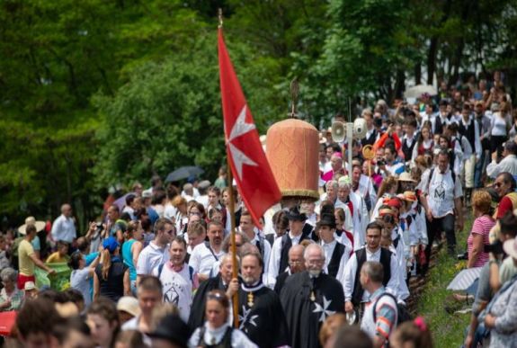 Csíksomlyói búcsú: szűk körű zarándoklatban még reménykednek a ferencesek