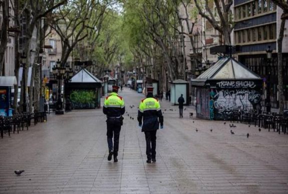 Spanyolország június végéig fokozatosan enyhít a járványügyi óvintézkedéseken