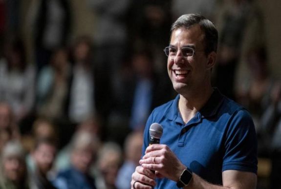 Újabb elnökjelölt indulna az amerikai választáson, libertárius színekben
