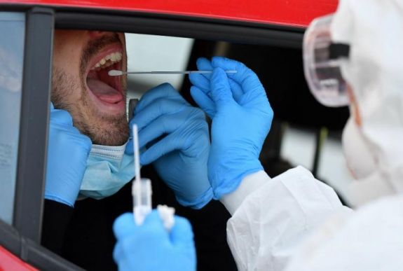 Ingyen tesztelik koronavírusra egy amerikai nagyváros minden lakóját