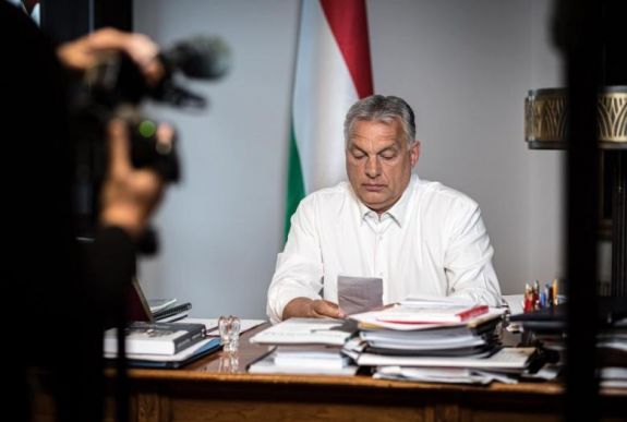 Orbán Viktor reakciója Iohannis magyarellenes kirohanására: egyelőre ne vegyük fel a kesztyűt