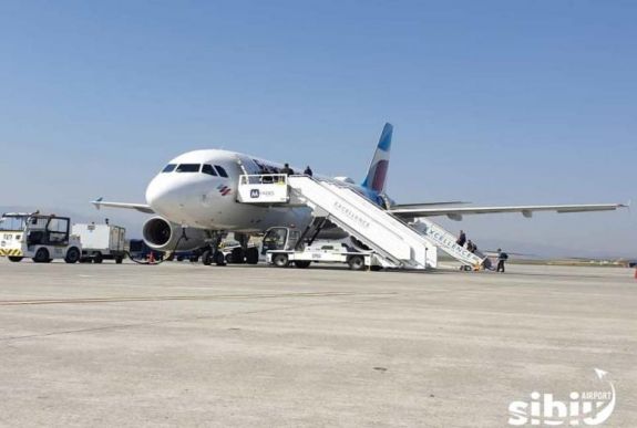 Nagyszeben: több ezer vendégmunkást szállítottak repülővel Németországba