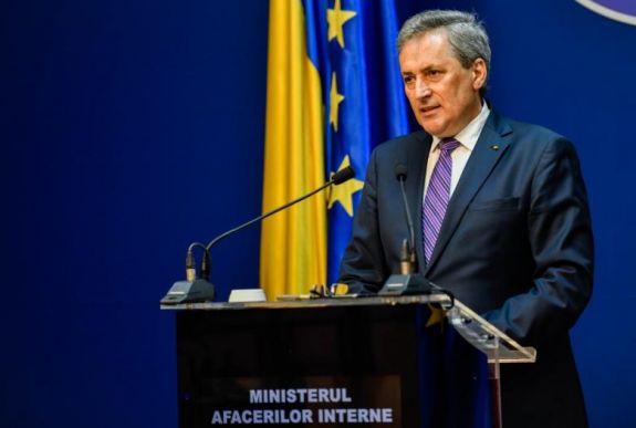 Belügyminiszter: május 15-től bárhová utazhatunk az országban