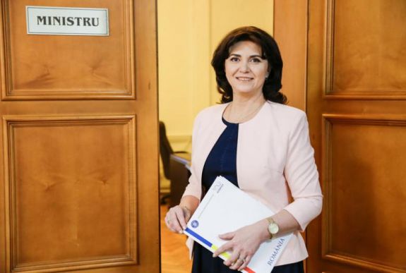 Nem tiltják meg a 65 év feletti tanárok és idős hozzátartozóval rendelkező diákok részvételét a felkészítőkön és vizsgákon