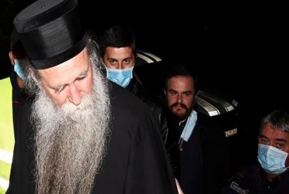 Őrizetbe vettek egy szerb ortodox püspököt és több papot 