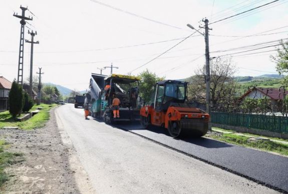 Javában zajlanak a javítási munkálatok a Maros megyei utakon