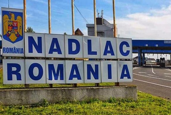 Vasárnap is nagy a torlódás a csanádpalotai és nagylaki határátkelőnél