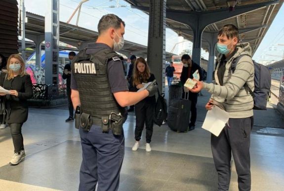 Vészhelyzet: hétfőtől már bírságolhatják a hatóságok a szabályszegőket