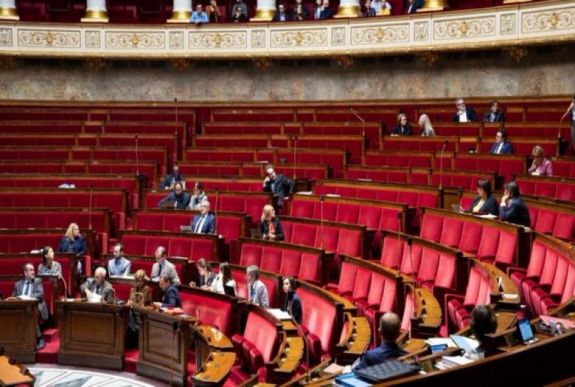 Macron pártja elvesztette az abszolút többségét a francia nemzetgyűlésben