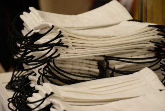 Orban: a parlament miatt késhet az ingyenes védőmaszkok kiosztása a rászorulóknak