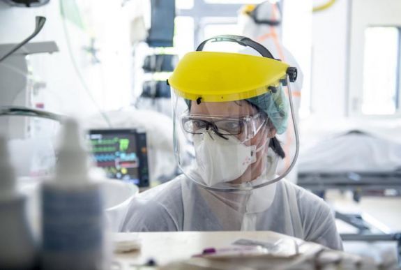 Negatív lett a férfi koronavírus-tesztje, miután hiperimmun plazmával kezelték