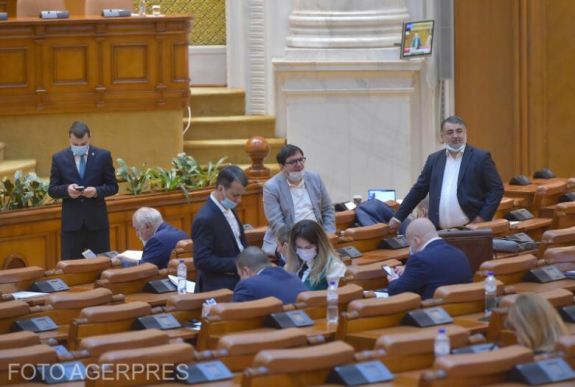 FRISSÍTVE - Tervezetet nyújtott be a parlamentbe a PNL a honatyák különnyugdíjának eltörléséről