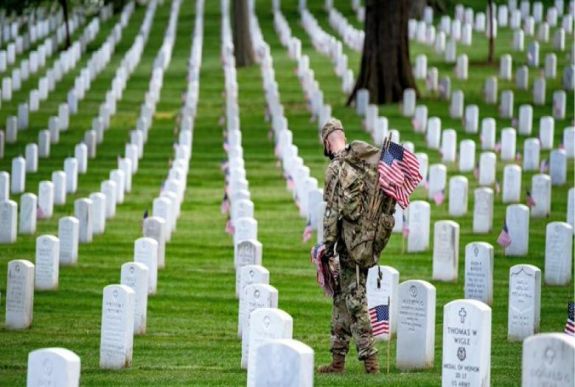 Az Egyesült Államokban szájmaszkokban ünnepeltek az amerikaiak