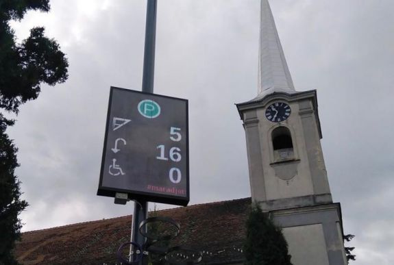 Digitális kijelzők segítik a parkolást Székelyudvarhelyen