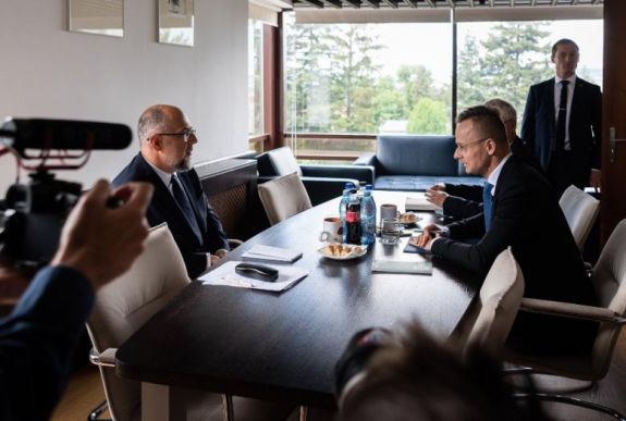 A román-magyar határátkelőket még nem nyitják meg teljesen, de a tranzitfolyosókon nem lesz időkorlát