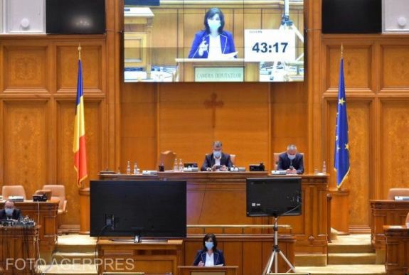 Megszavazta a képviselőház az oktatási miniszter ellen benyújtott egyszerű indítványt