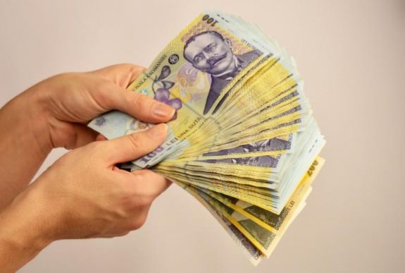 Eldőlt: bővül a 2500 lejes kockázati pótlékban részesülők köre