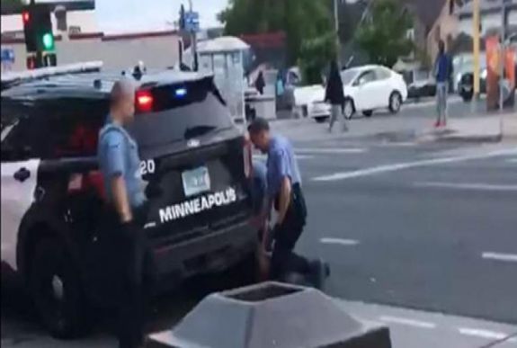 Rendőri intézkedést követően meghalt egy afroamerikai férfi Minneapolisban