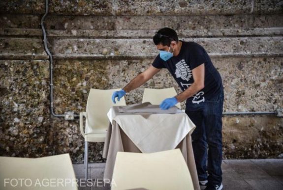 Terasznyitás: az alkalmazottaknál igen, a vendégeknél nem kötelező a lázmérés