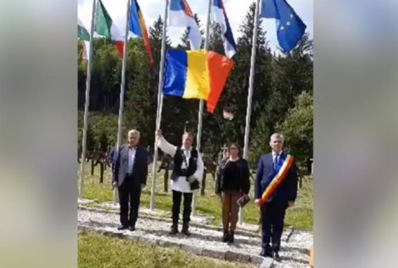 Román nacionalisták közel százfős csoportja ünnepelt az úzvölgyi katonatemetőben