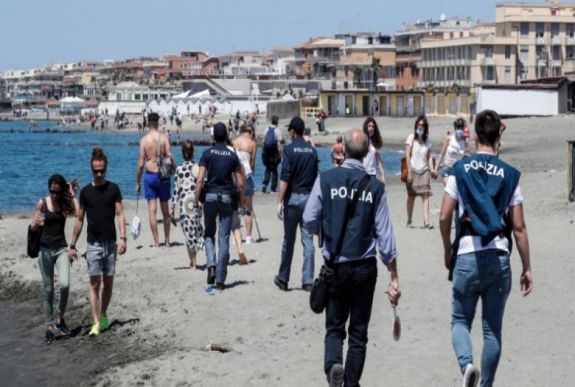 Mindenki előtt megnyitja határait Olaszország