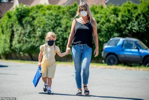 Nagy-Britanniában részlegesen újraindult az oktatás