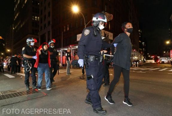 New York kormányzója a rendőrséget okolja, amiért nem vetett véget az erőszaknak