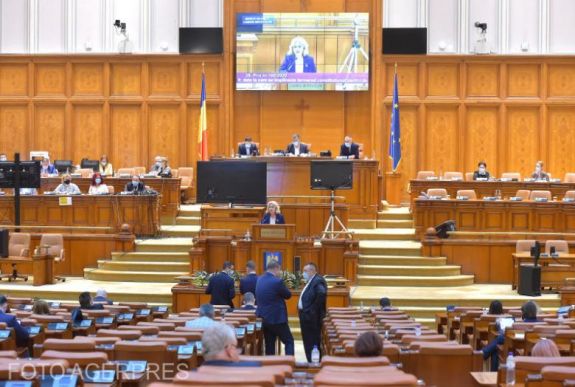 Szerdán ismét szavaz a parlament a gyermekpénz megduplázásáról