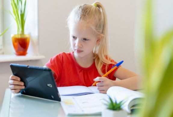 Elutasította a parlament a gyerekpénz megduplázásának elhalasztását