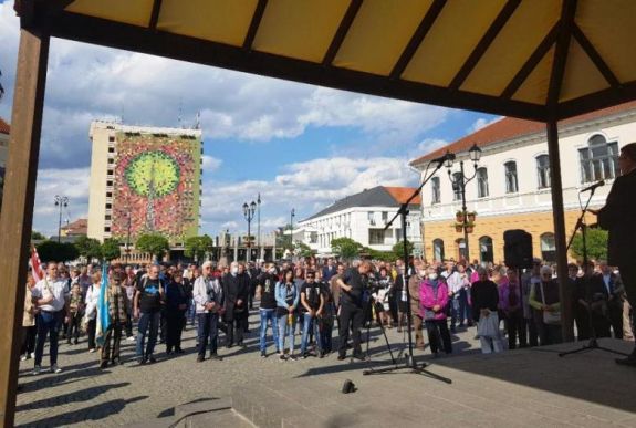 Háromszéken istentisztelettel, koszorúzással és őrtűzzel emlékeztek Trianonra