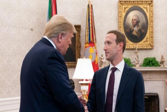 Zuckerbergtől ösztöndíjat kapó tudósok a gyűlöletkeltés és Trump fékentartását kérik a Facebooktól