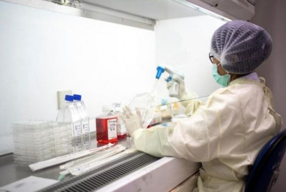 Ukrajnában csaknem négyszázzal nőtt az azonosított fertőzöttek száma